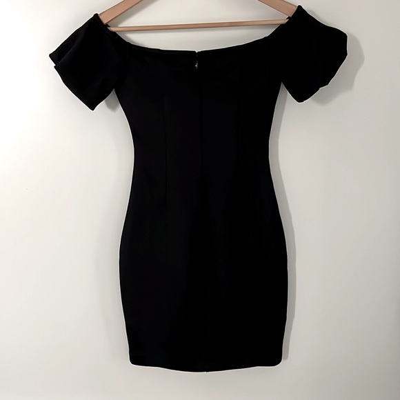 GUESS NWT off the shoulder “Cindy” dress - Picture 3 of 6